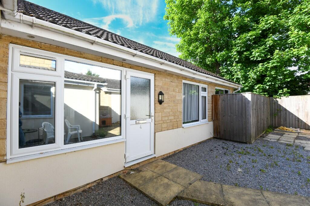 1 bedroom bungalow for sale in Cleveland Gardens, Trowbridge, BA14