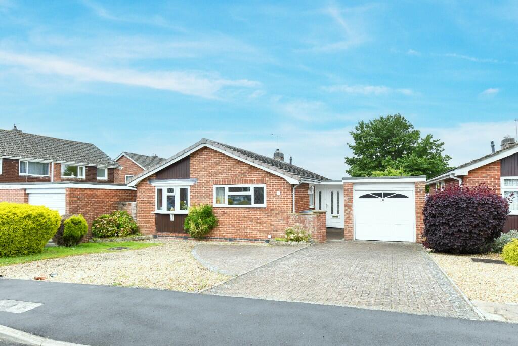 3 bedroom detached bungalow for sale in Charnwood Road, Trowbridge, BA14