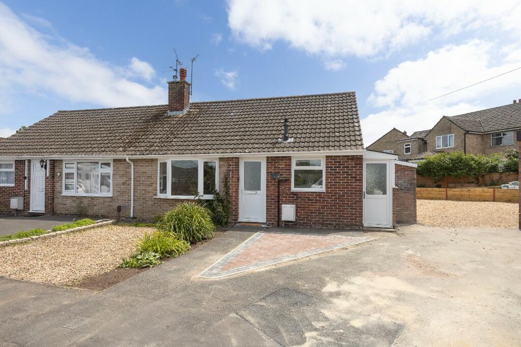 2 bedroom semidetached bungalow for sale in Princess Gardens