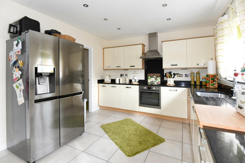 Additional property image - Pontefract Avenue, Castlemead
