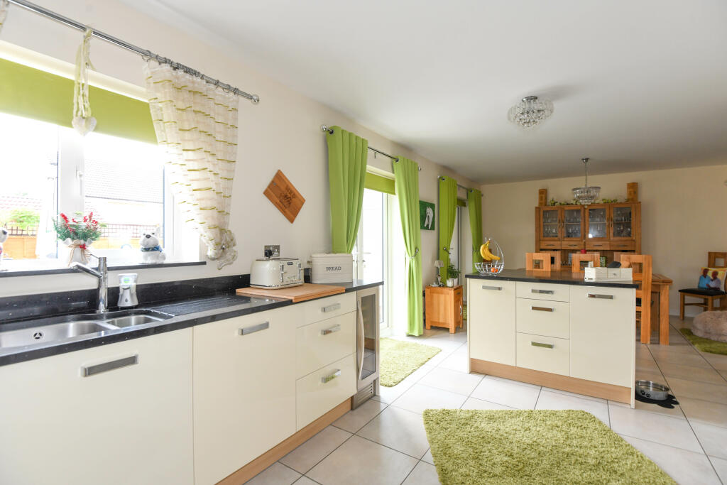 Additional property image - Pontefract Avenue, Castlemead