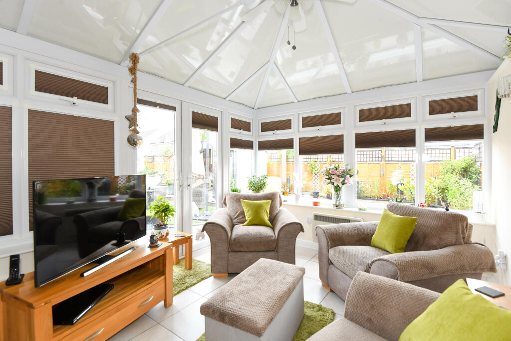 Additional property image - Pontefract Avenue, Castlemead