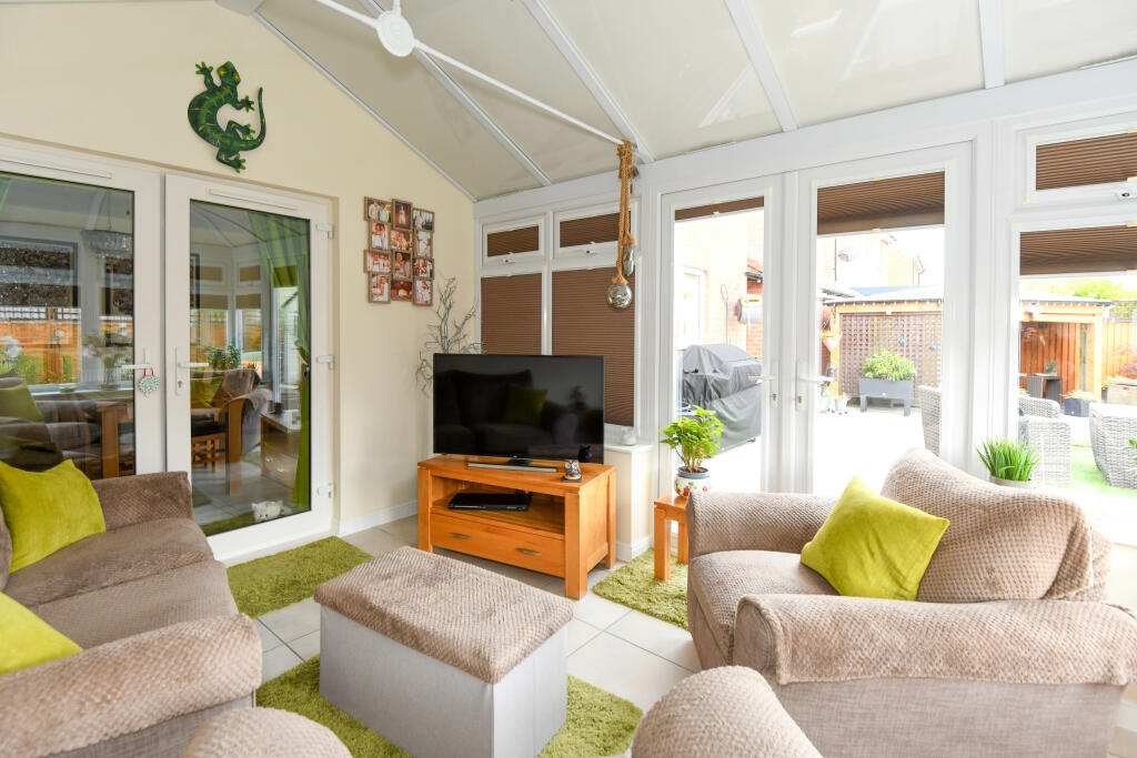 Additional property image - Pontefract Avenue, Castlemead