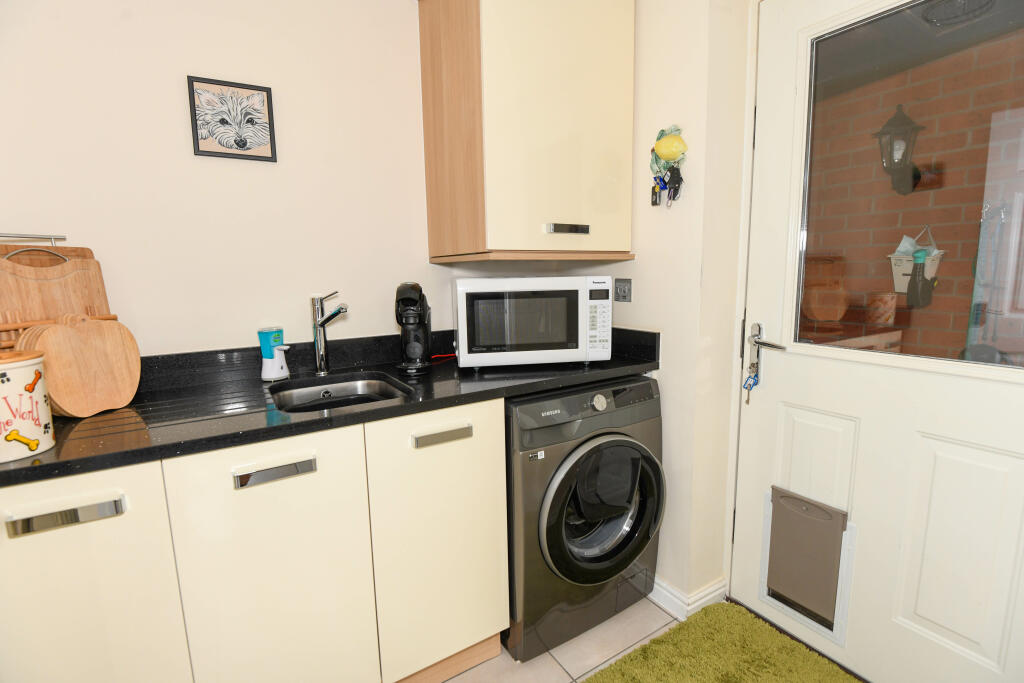 Additional property image - Pontefract Avenue, Castlemead