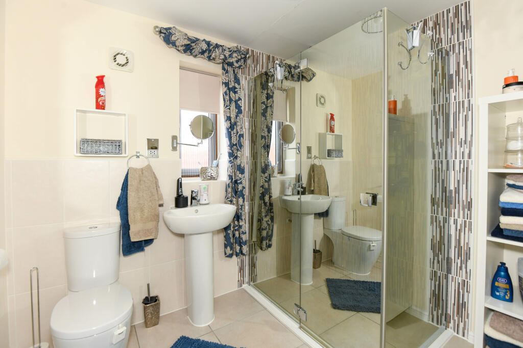 Additional property image - Pontefract Avenue, Castlemead