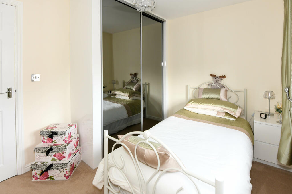 Additional property image - Pontefract Avenue, Castlemead