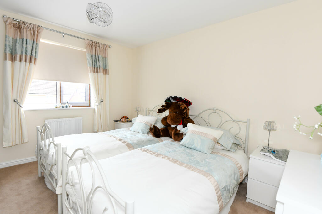 Additional property image - Pontefract Avenue, Castlemead