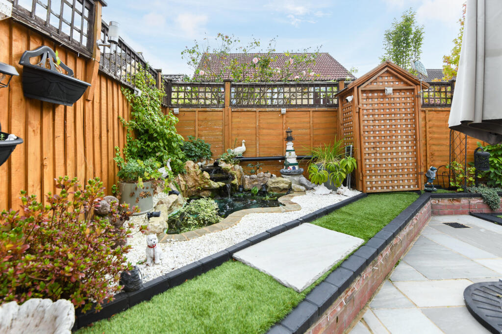 Additional property image - Pontefract Avenue, Castlemead