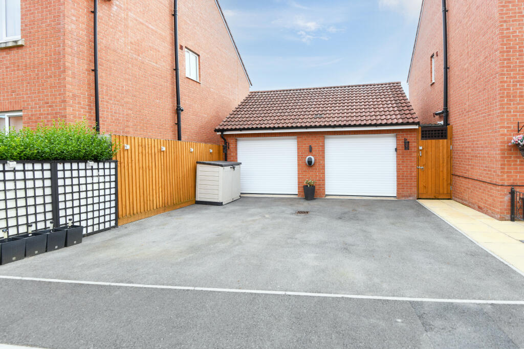 Additional property image - Pontefract Avenue, Castlemead
