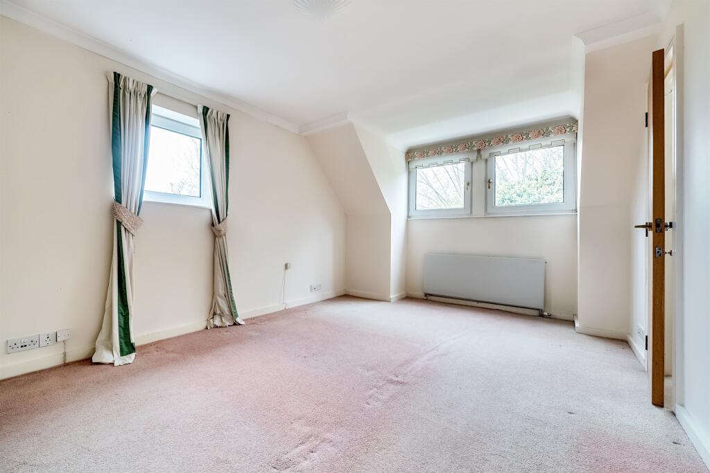 5 bedroom for sale in Bush Hill, London, N21