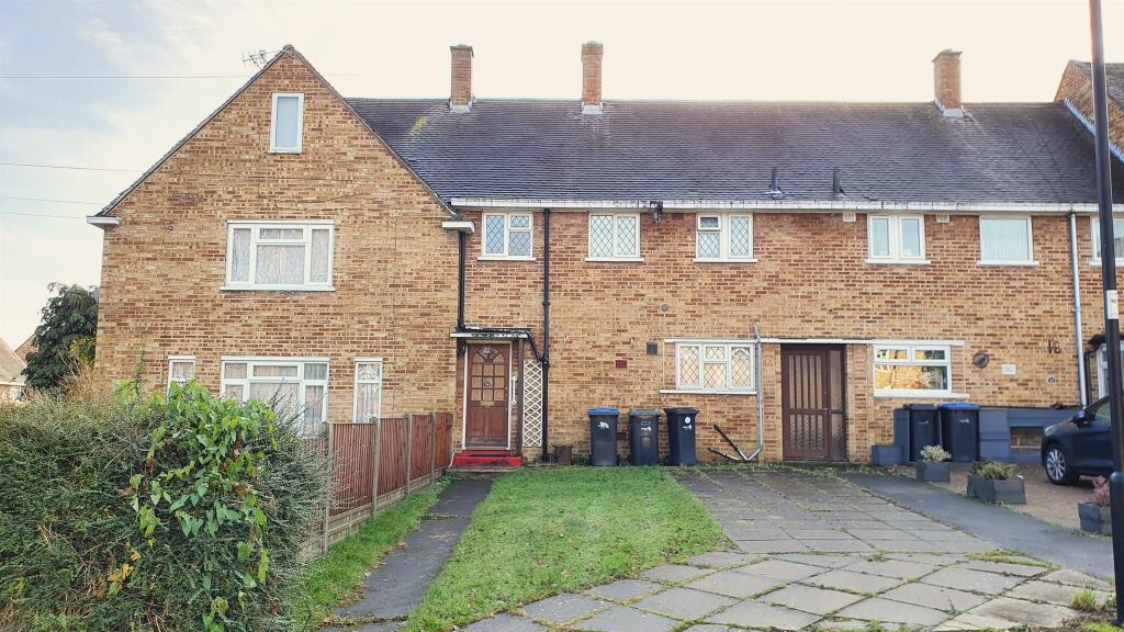 3 bedroom terraced house for sale in Perry Mead, Enfield, EN2