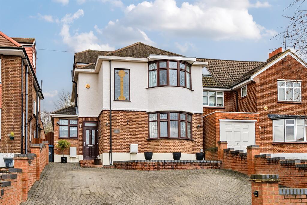 4 bedroom detached house for sale in Old Park View, Enfield, EN2