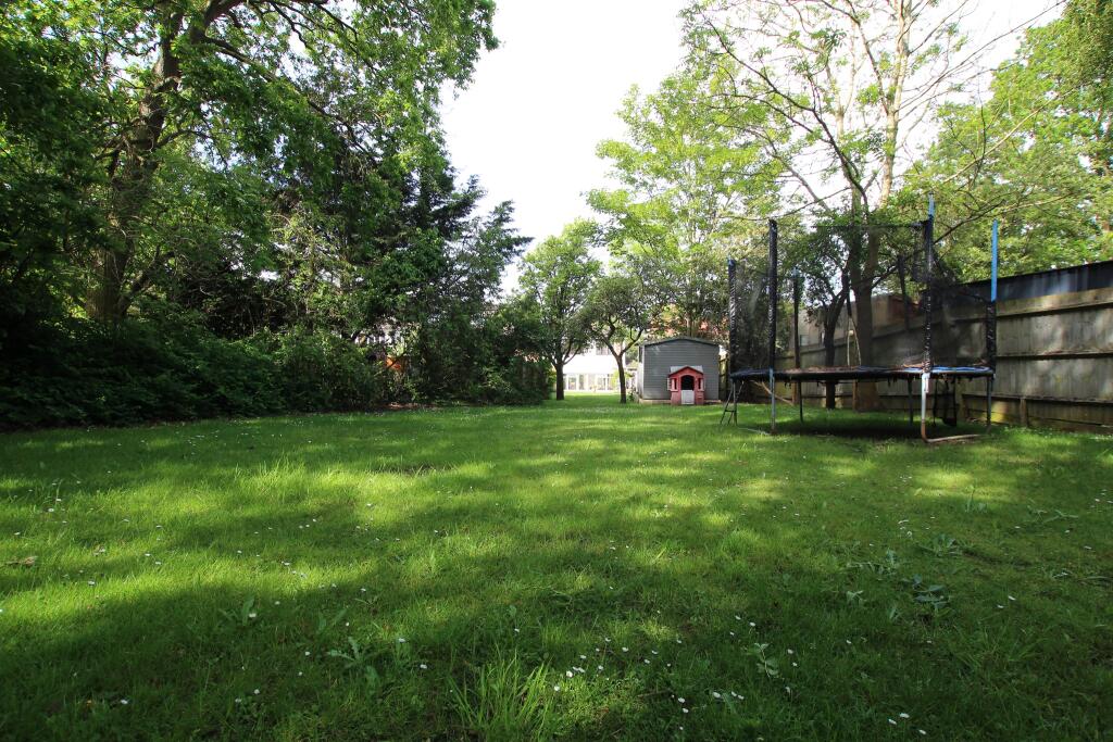 4 bedroom detached house for sale in Old Park View, Enfield, EN2