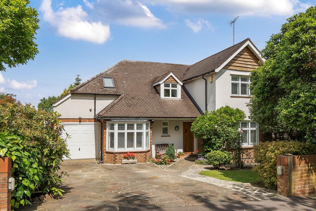 3 bedroom detached house for sale in Enfield Road, Enfield, EN2