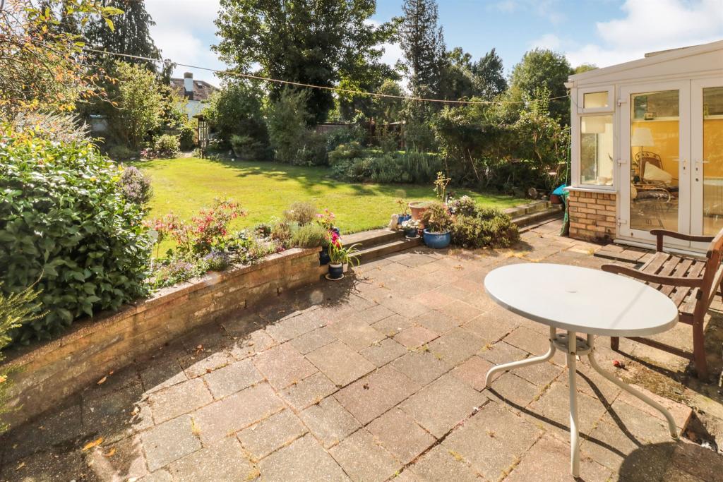 4 bedroom semidetached house for sale in Winchmore Hill Road, London, N21