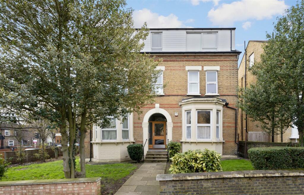 2 bedroom apartment for sale in Edge Hill, Wimbledon, SW19