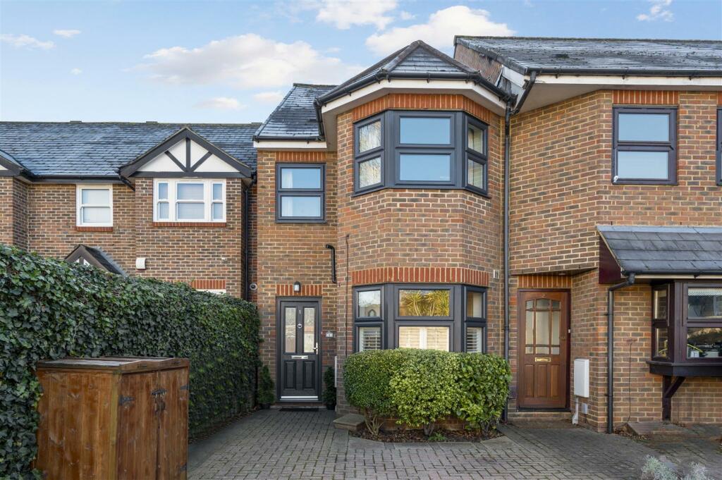 3 bedroom house for sale in Lynwood Terrace, Henfield Road, Wimbledon, SW19