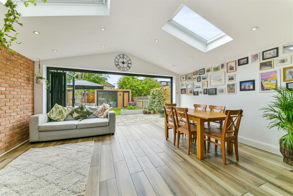 4 bedroom terraced house for sale in Westway, Raynes Park. SW20