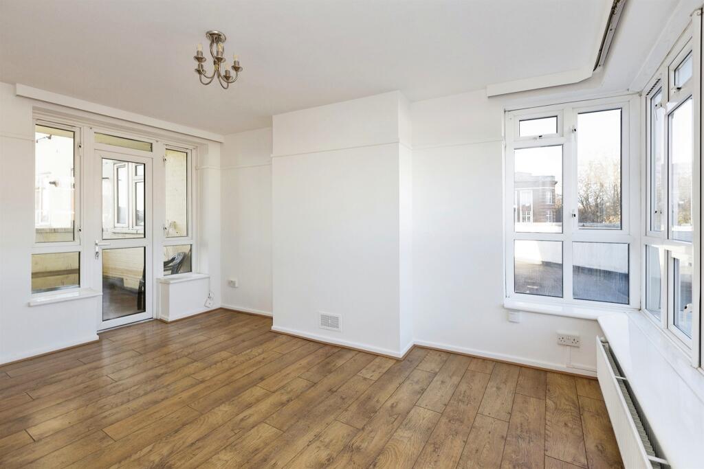 2 bedroom apartment for sale in Longbridge Road, Barking, IG11