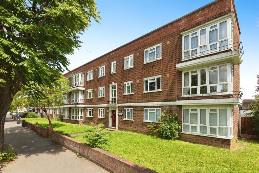 2 bedroom apartment for sale in Upney Lane, Barking, IG11