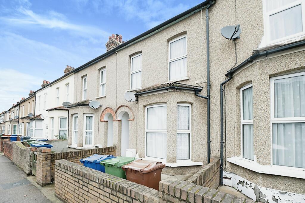 3 bedroom terraced house for sale in Clarence Road, Grays, RM17