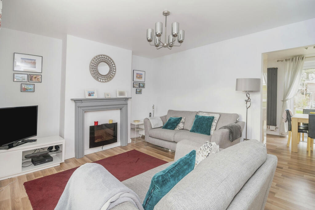 3 bedroom terraced house for sale in Church View, Aveley, South Ockendon, RM15