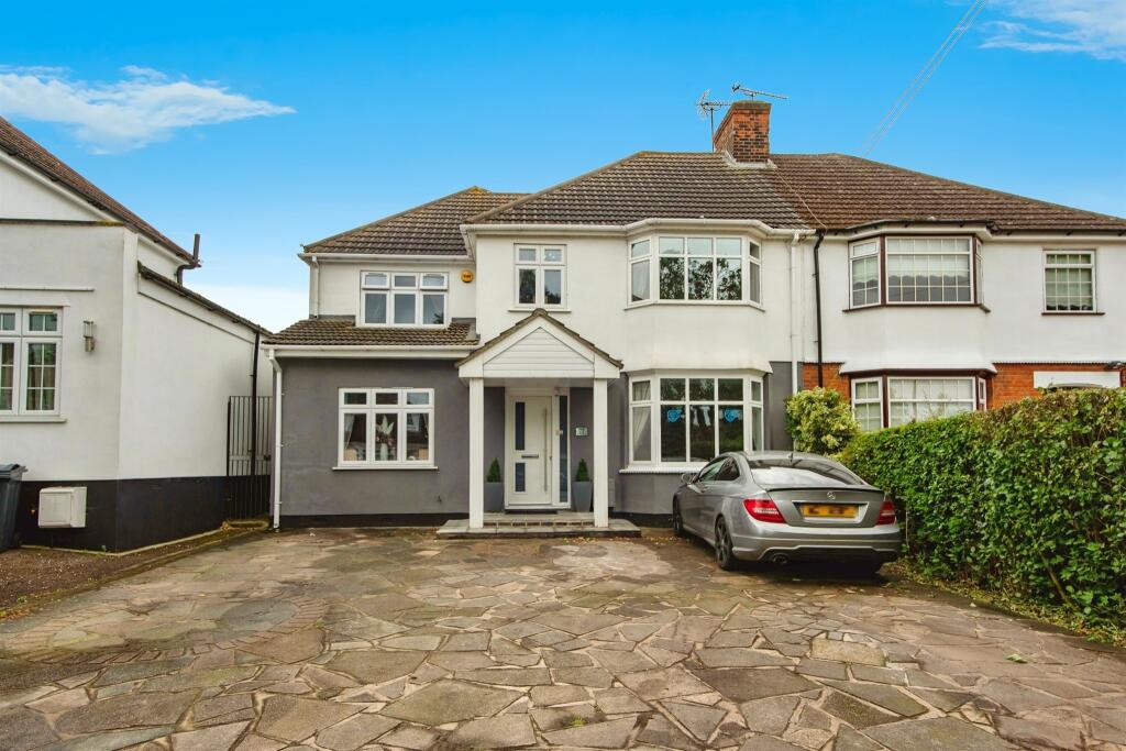 4 bedroom semidetached house for sale in Purfleet Road, Aveley, South Ockendon, RM15