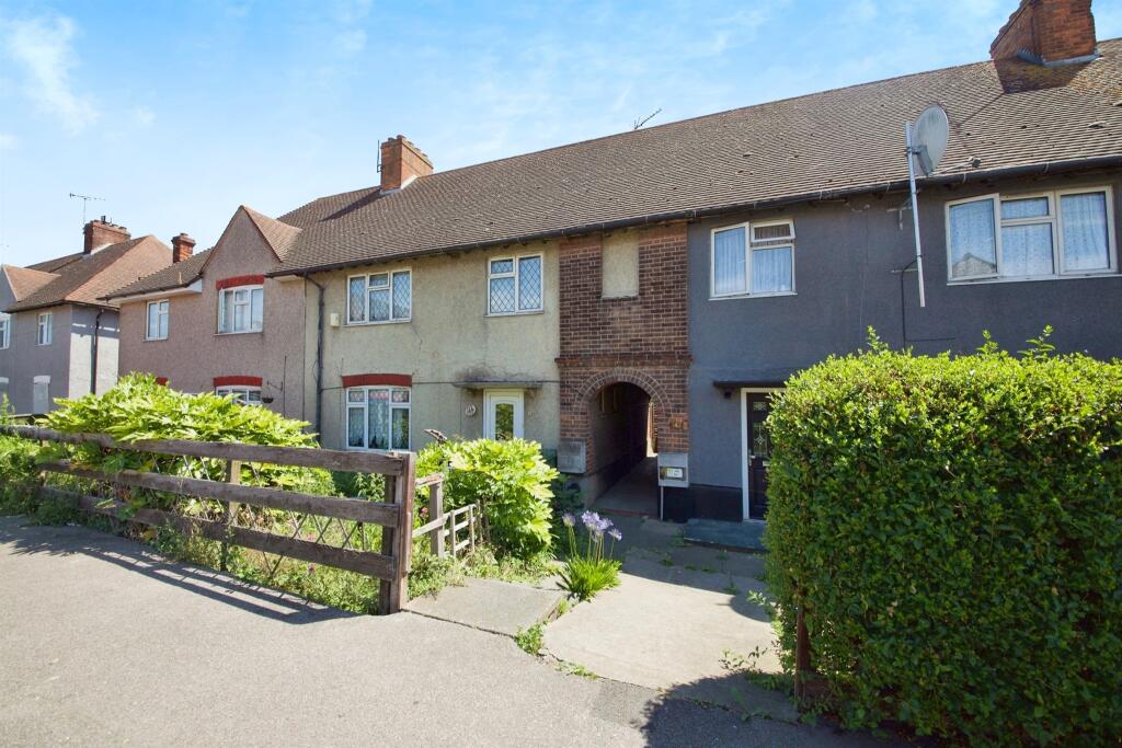3 bedroom terraced house for sale in St. Chads Road, Tilbury, RM18