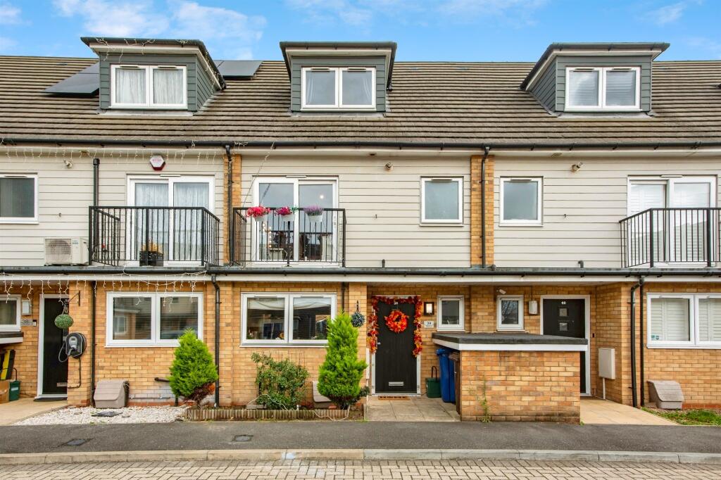 Main image of property: Sartoria Close, Grays