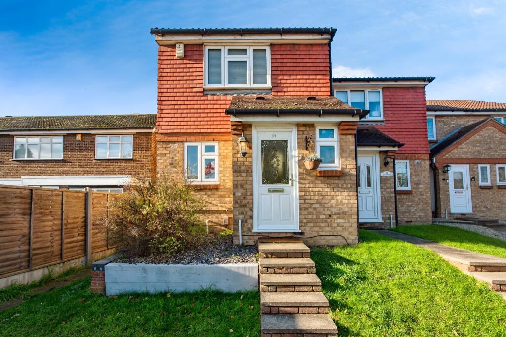Main image of property: St. Pauls Close, Aveley, South Ockendon