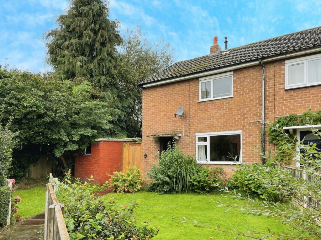 3 bedroom end of terrace house for sale in Ballater Crescent, Vicars Cross, Chester, CH3