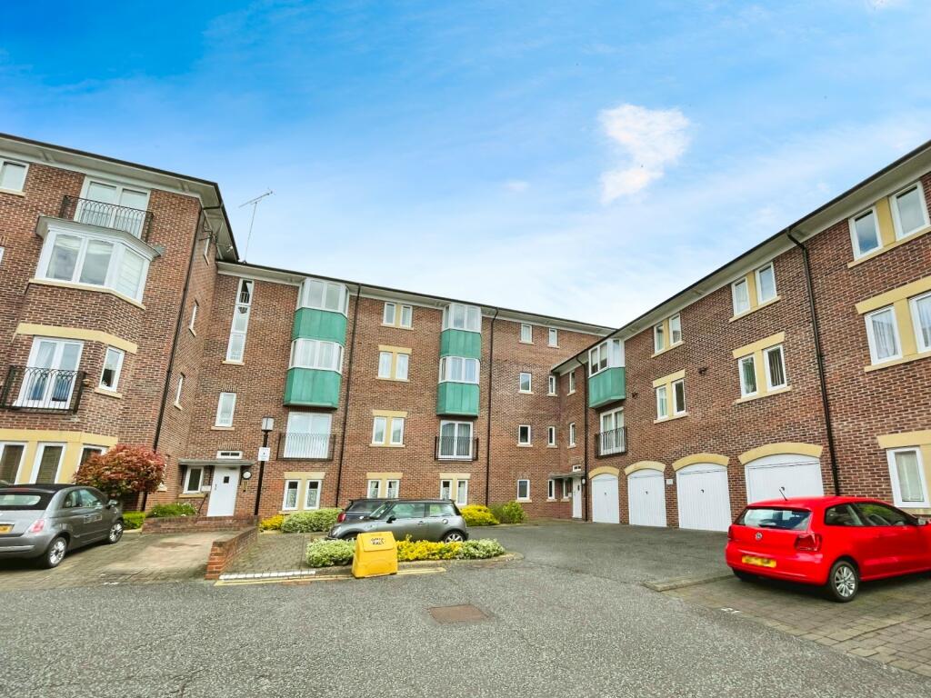 2 bedroom flat for sale in Sens Close, Chester, Cheshire, CH1