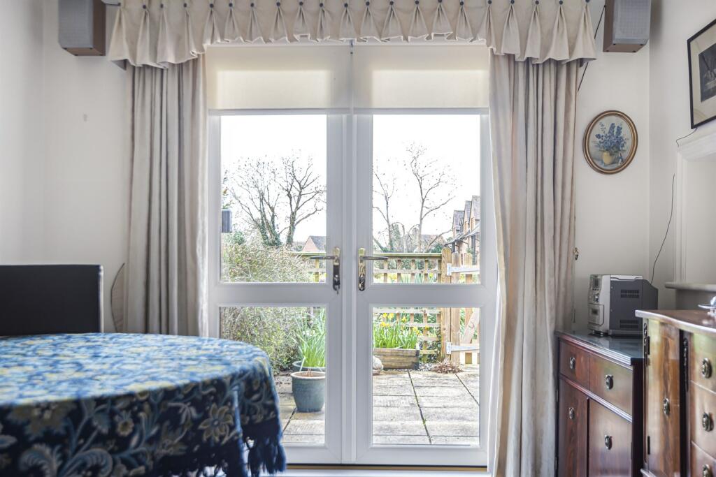 2 bedroom retirement property for sale in Lyefield Court, Emmer Green