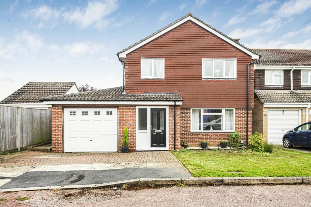 4 bedroom detached house for sale in Laytom Rise, Tilehurst, Reading, RG31