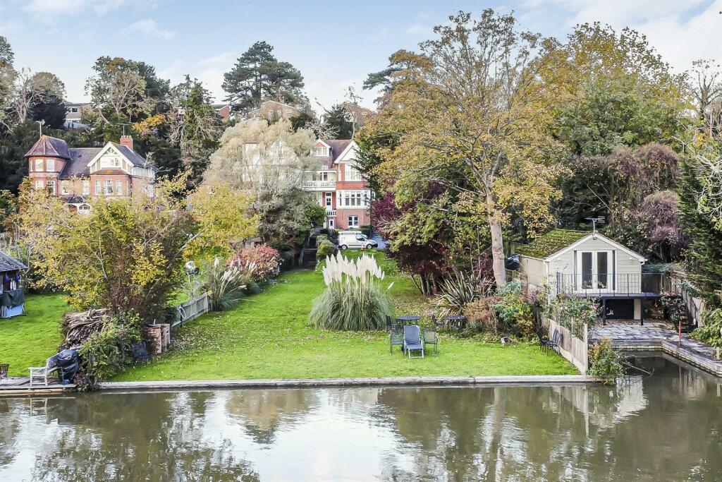 3 bedroom apartment for sale in Warrenside, The Warren, Reading, RG4