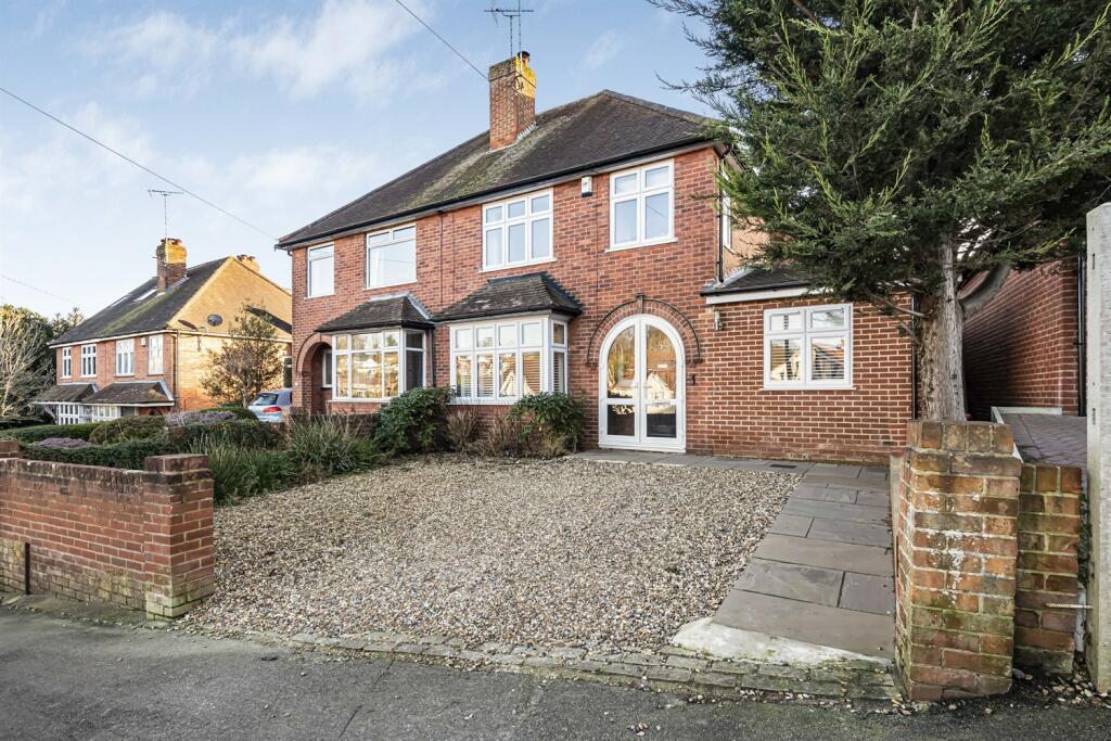 3 bedroom semi-detached house for sale in Oakley Road, Caversham Heights, Reading, RG4