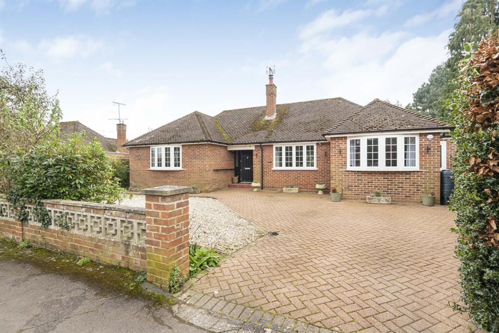 3 bedroom bungalow for sale in Wincroft Road, Caversham Heights, Reading, RG4
