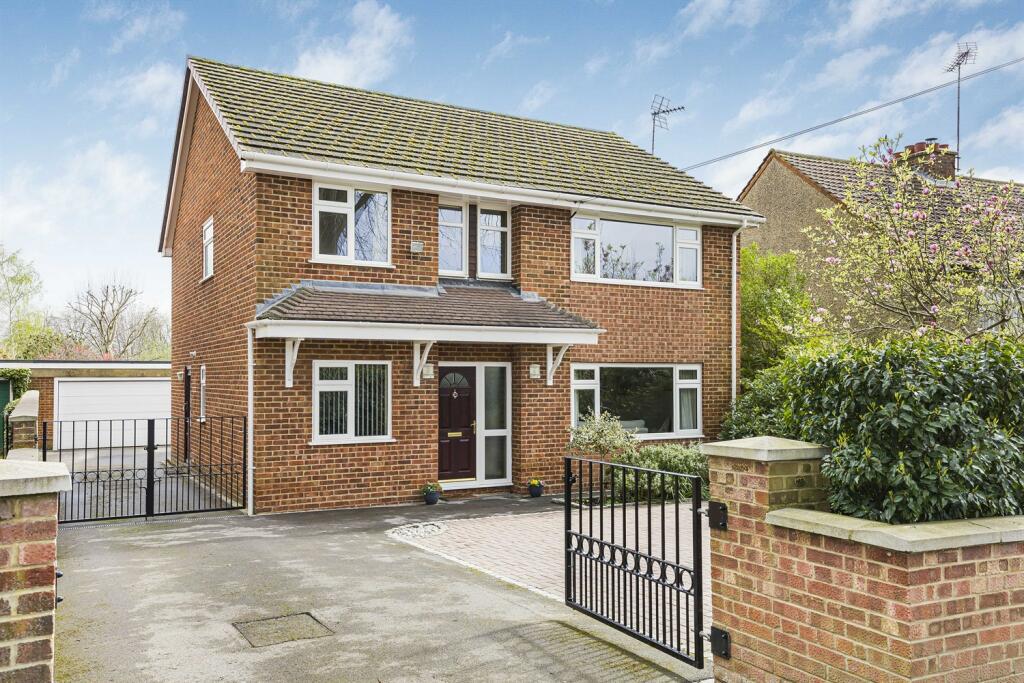 4 bedroom detached house for sale in All Hallows Road, Caversham, Reading, RG4