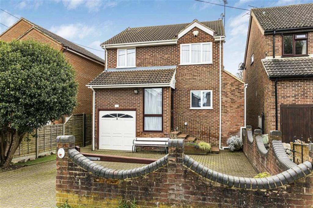 4 bedroom detached house for sale in Purley On Thames, Reading, RG8