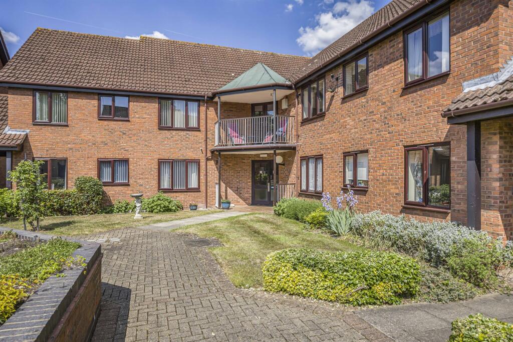 Main image of property: Emmer Green, Reading