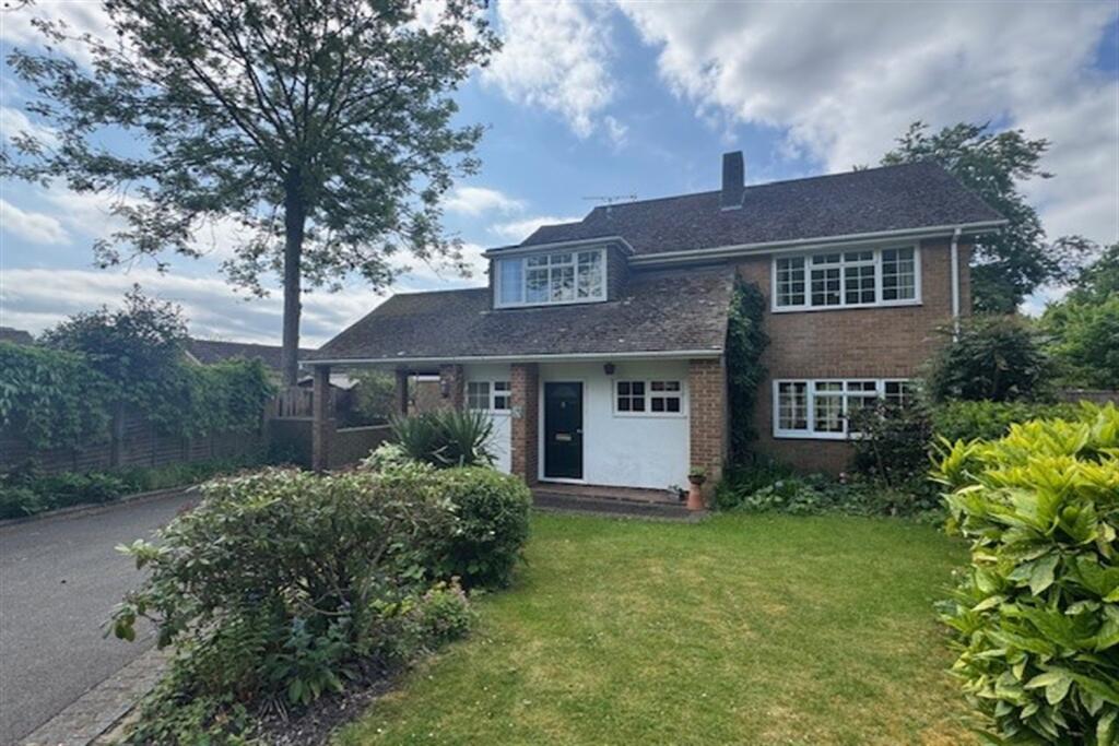 Main image of property: Yarnton Close, Emmer Green, Reading