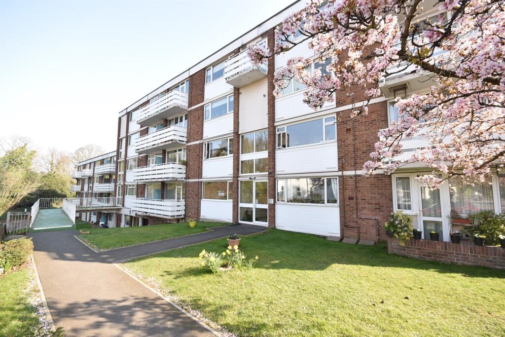 Main image of property: Petworth Court, Bath Road, Reading