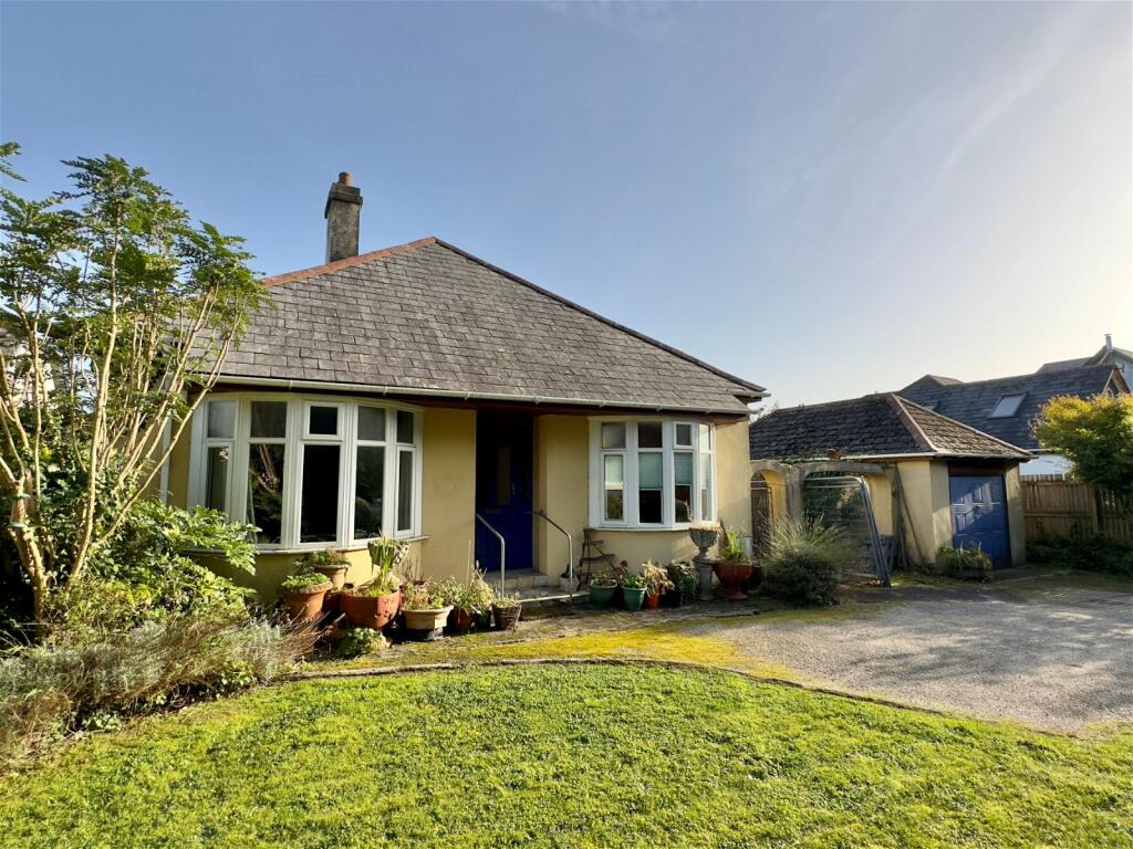 3 bedroom detached bungalow for sale in Gonvena Hill, Wadebridge, PL27