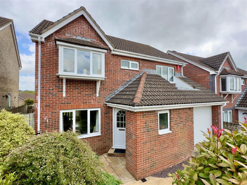 4 bedroom detached house for sale in Treguddock Drive, Wadebridge, PL27