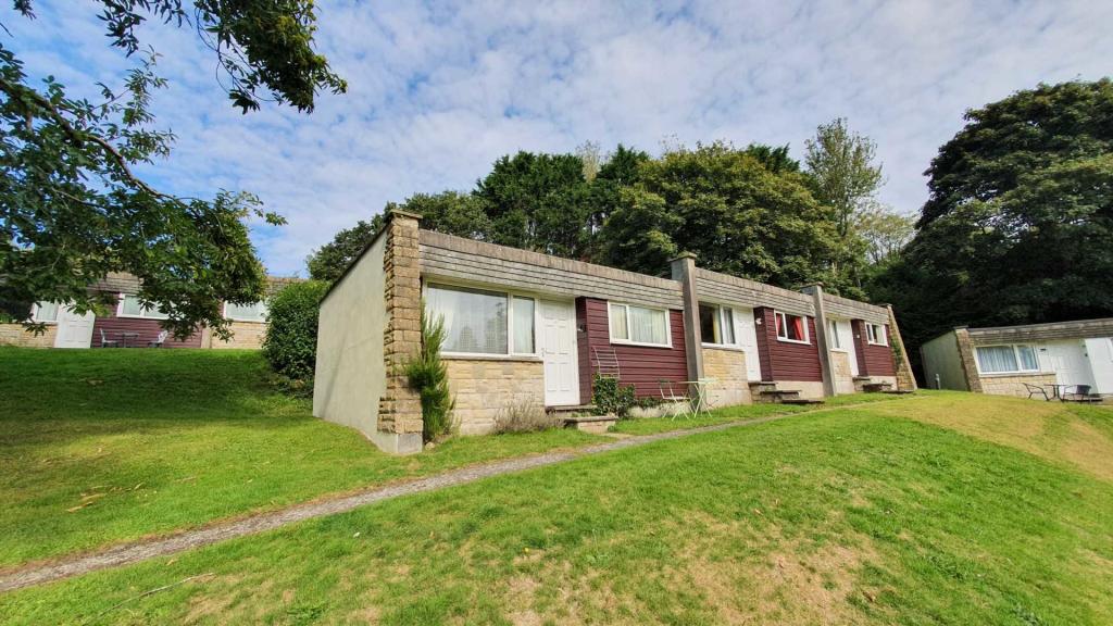 2 bedroom bungalow for sale in Lanteglos, Camelford, PL32