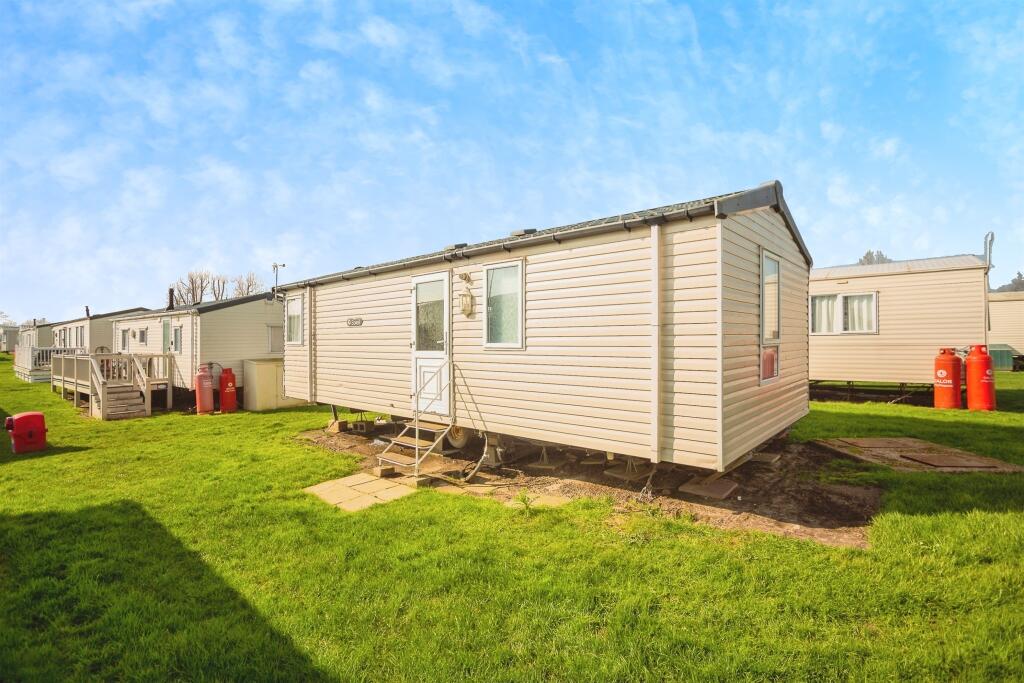 2 bedroom park home for sale in Hythe Road, Dymchurch, Romney Marsh, TN29