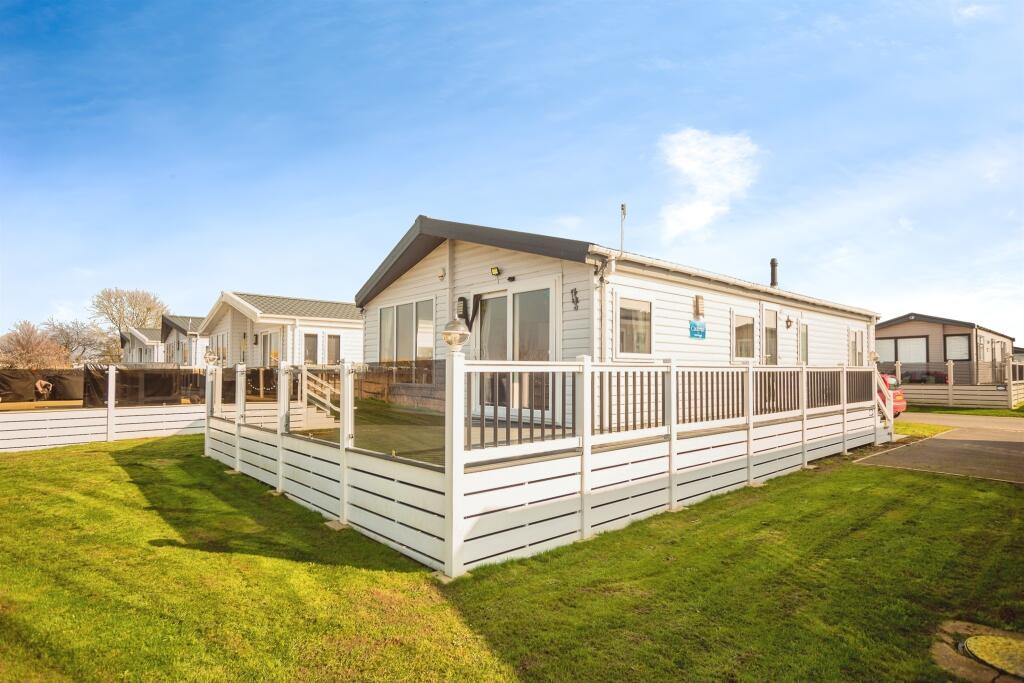 2 bedroom park home for sale in Hythe Road, Dymchurch, Romney Marsh, TN29