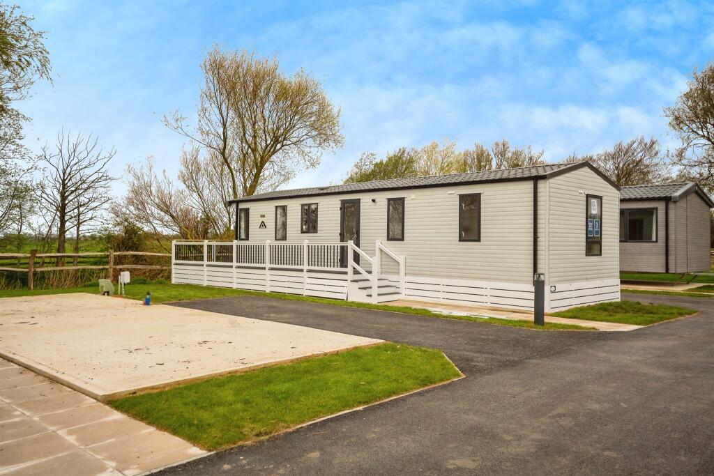 2 bedroom park home for sale in Hythe Road, Dymchurch, Romney Marsh, TN29