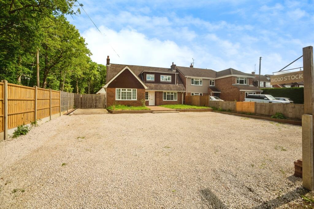 5 bedroom detached house for sale in Bromley Green Road, Ruckinge