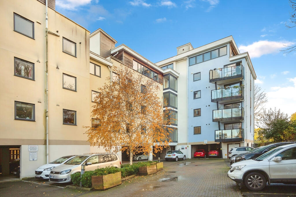 2 bedroom apartment for sale in Clifford Way, Maidstone, ME16